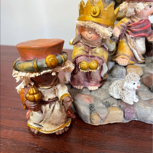 Kurt S Adler Children Nativity Set With Stable - Picture 3 of 10